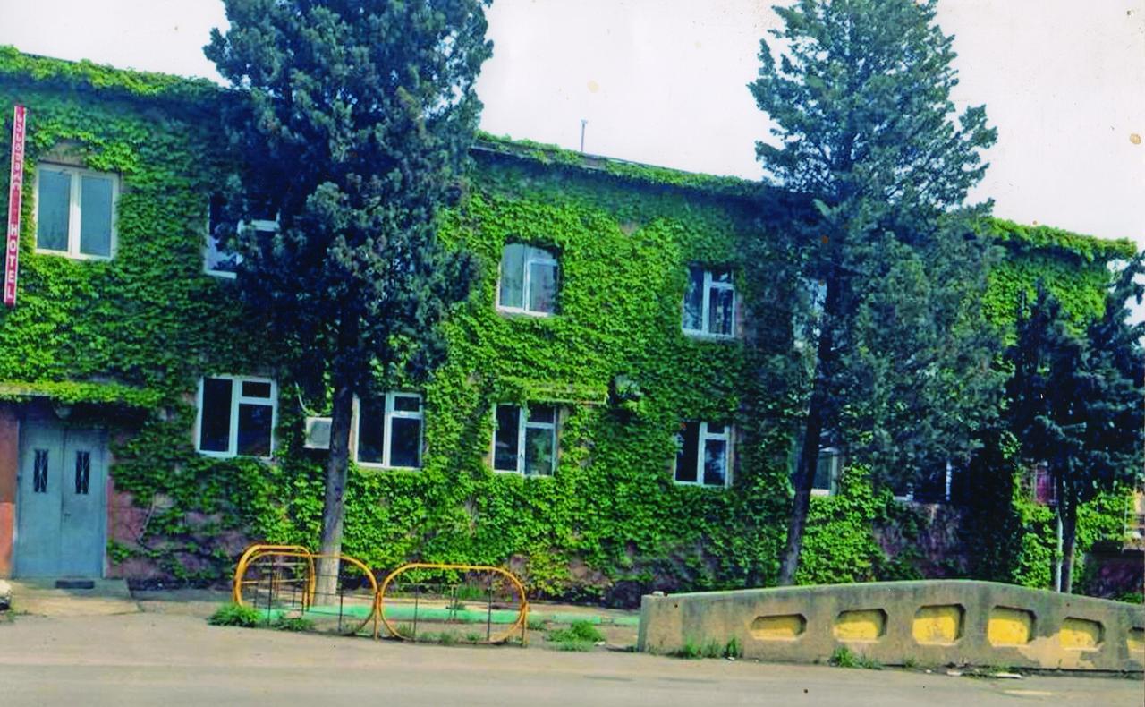 Hotel Lilo Near Airport Tbiliszi Kültér fotó